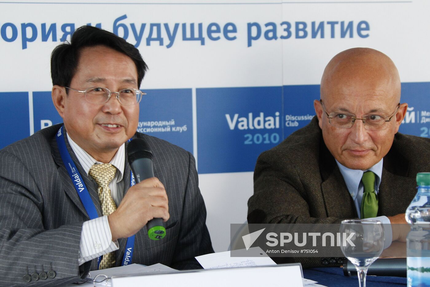 Sergei Karaganov and Sheng Shi-liang