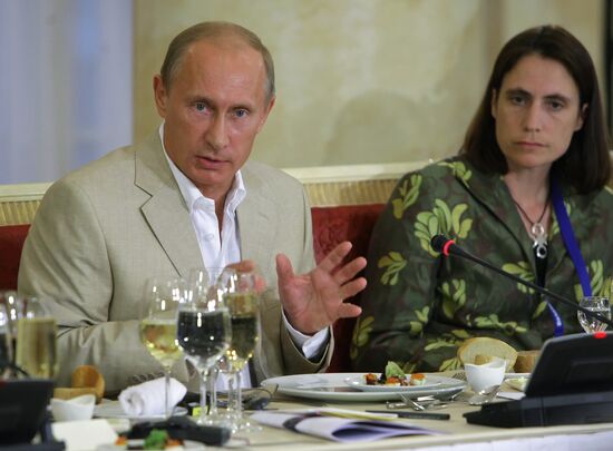 Vladimir Putin meets with members of Valdai Discussion Club