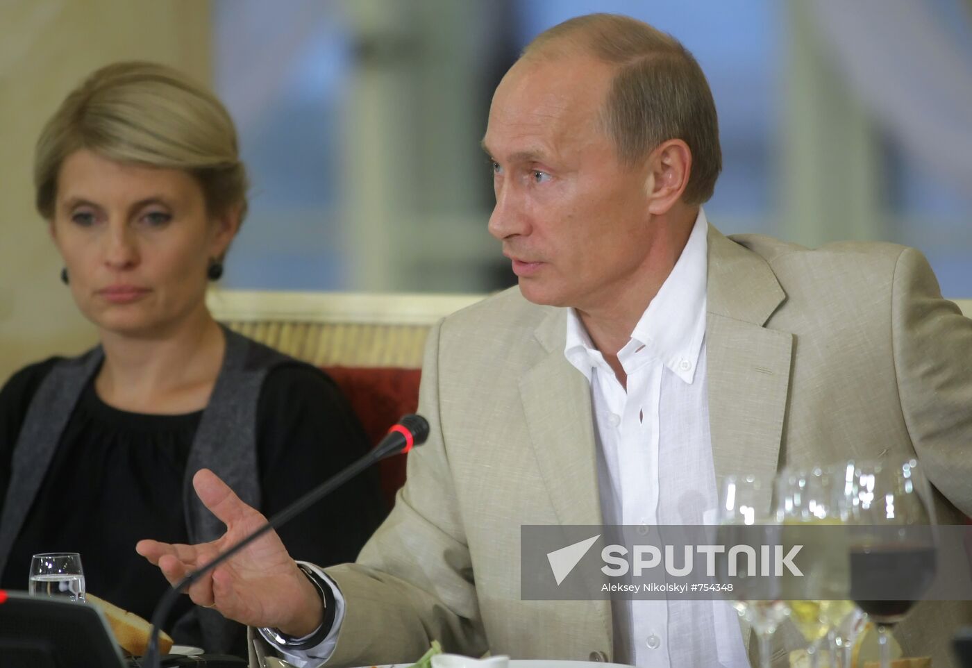 Vladimir Putin meets with members of Valdai Discussion Club