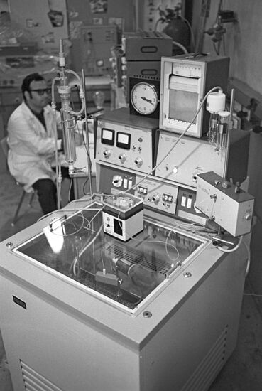 Automatic unit to study proteins