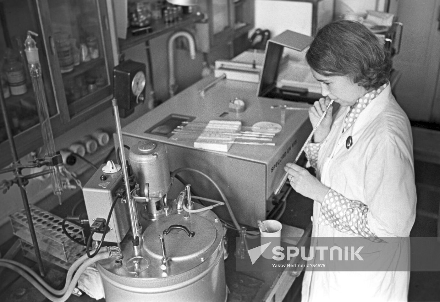 Researcher Ye.Malova at spectrophotometer