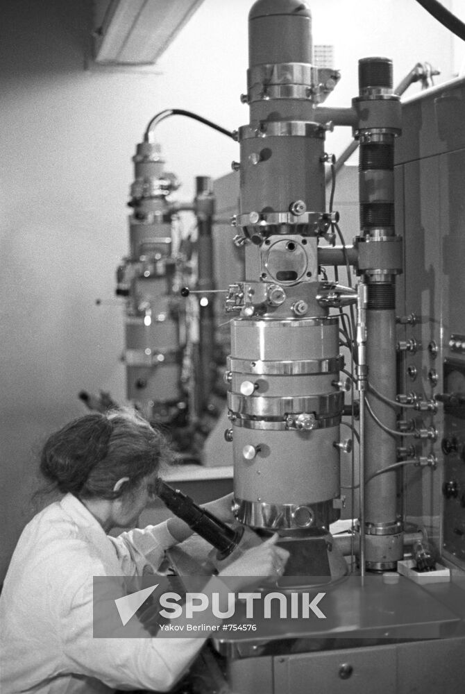 Electron microscopy room