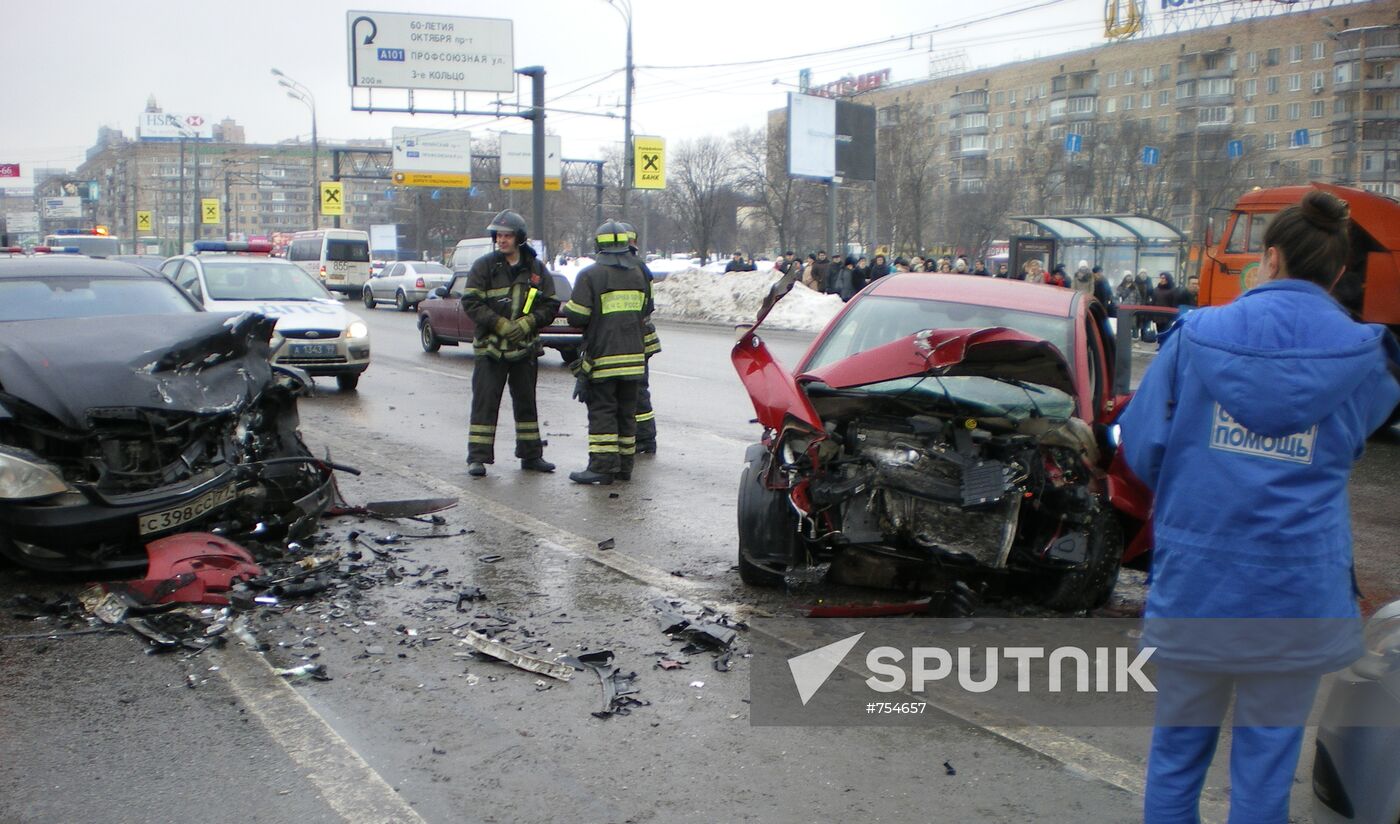 Car accident on Leninsky prospect