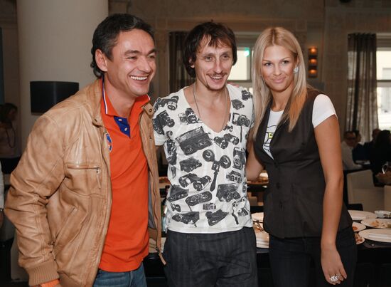 Vadim Galygin, his wife and Yevgeny Yerofeyev