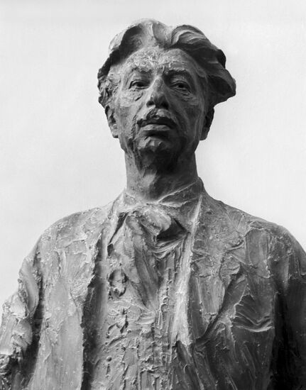 Sculptural portrait of Gorodetsky by Shvarts