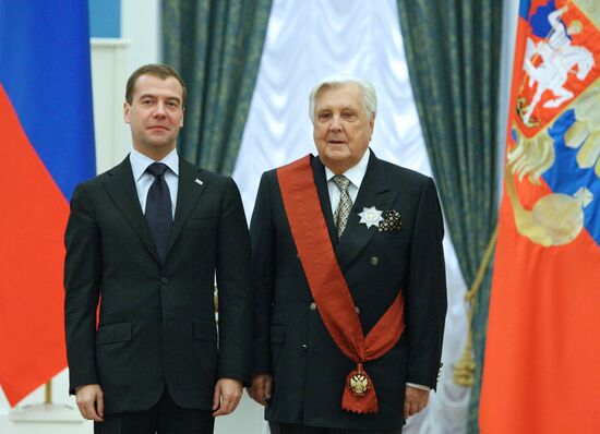 Dmitry Medvedev presents state awards to Russian citizens