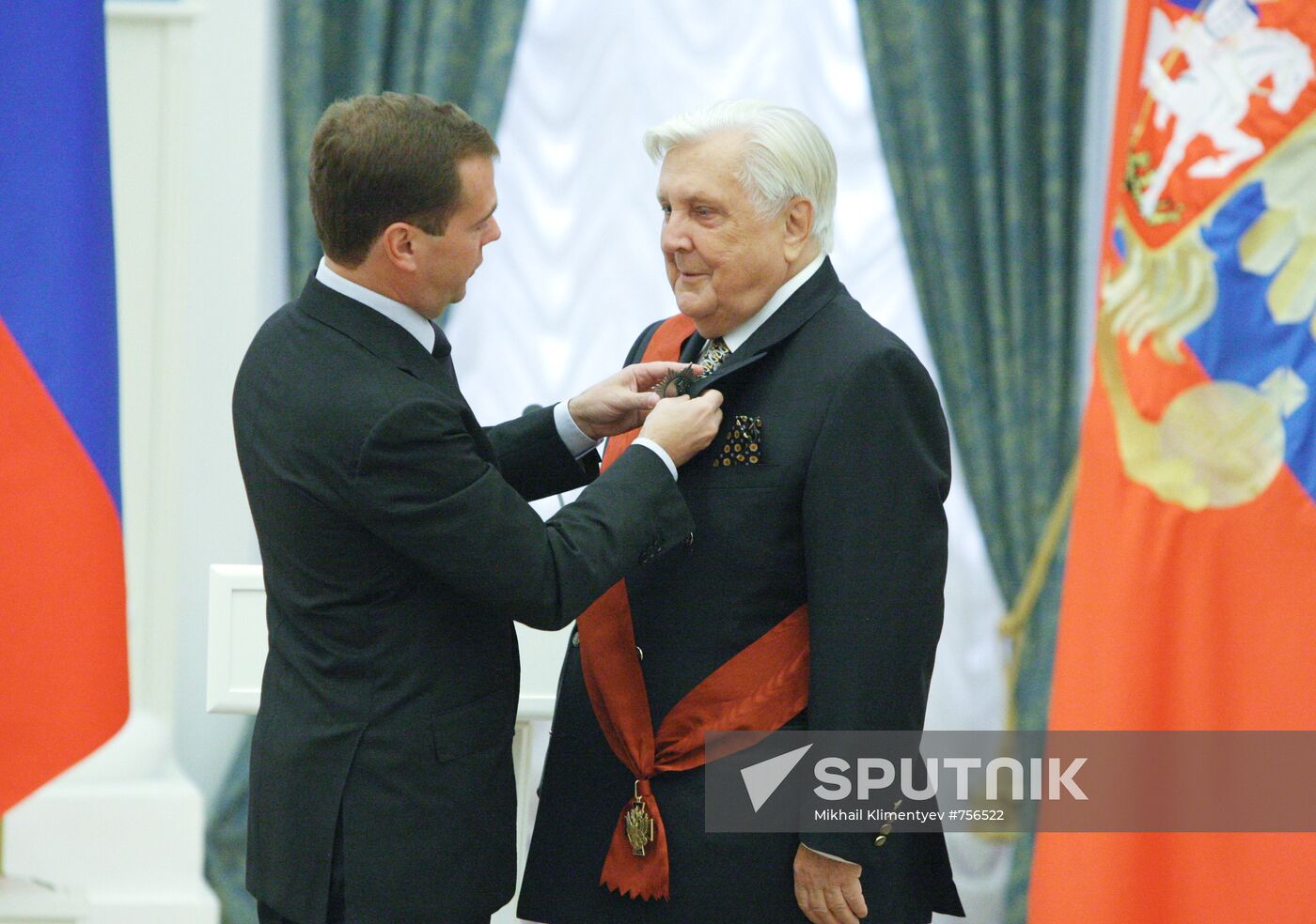 Dmitry Medvedev presents state awards to Russian citizens