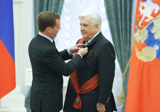 Dmitry Medvedev presents state awards to Russian citizens