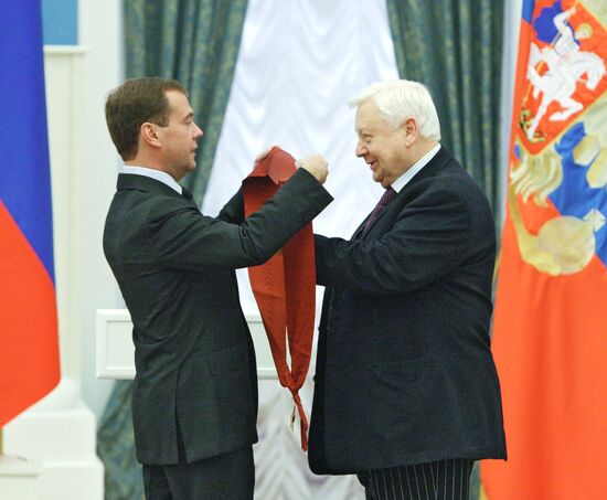 Dmitry Medvedev presents state awards to Russian citizens