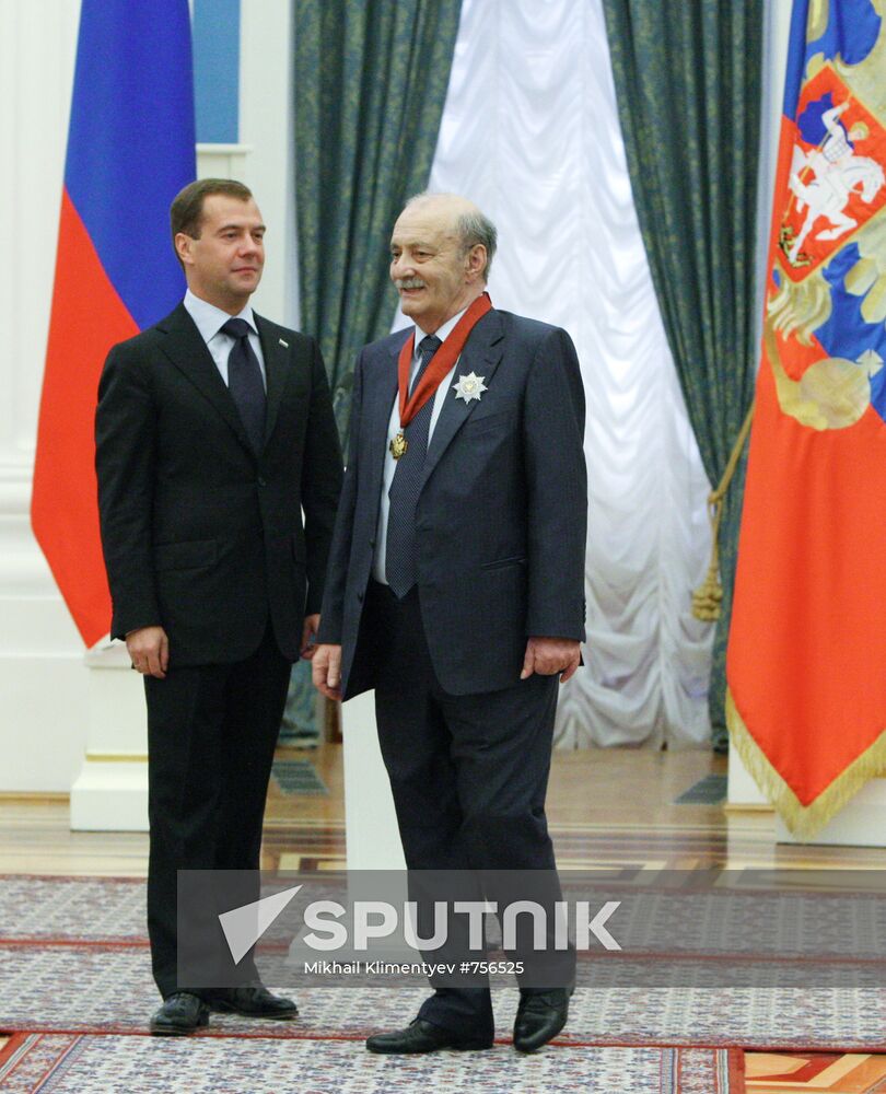 Dmitry Medvedev presents state awards to Russian citizens
