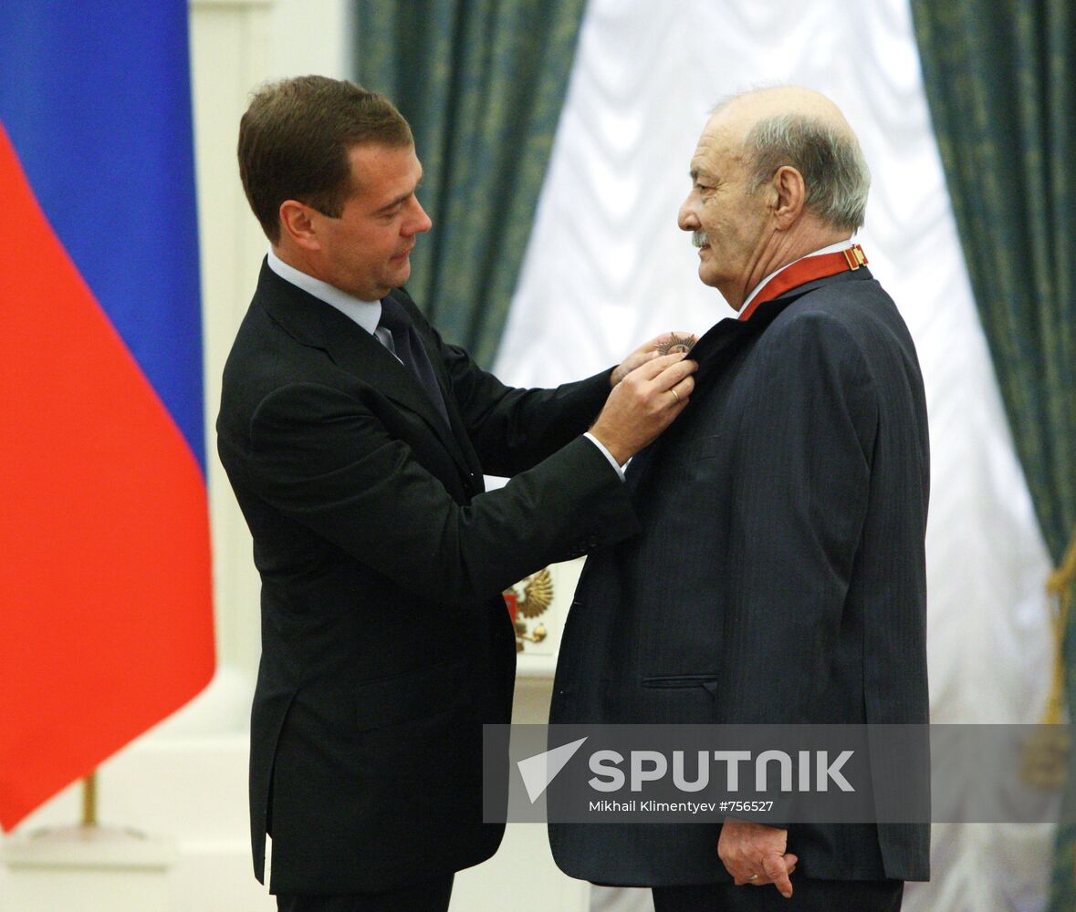 Dmitry Medvedev presents state awards to Russian citizens