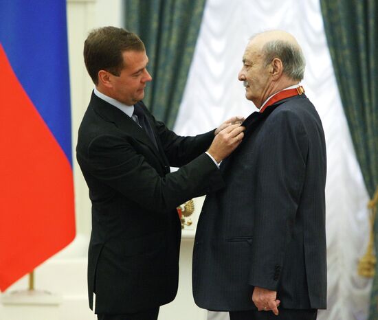 Dmitry Medvedev presents state awards to Russian citizens