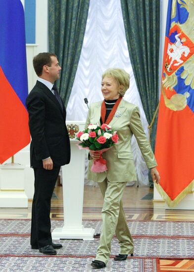 Dmitry Medvedev presents state awards to Russian citizens