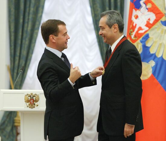 Dmitry Medvedev gives high state awards