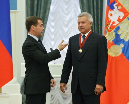 Dmitry Medvedev presents state awards to Russian citizens