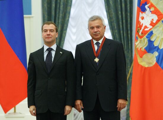 Dmitry Medvedev presents state awards to Russian citizens