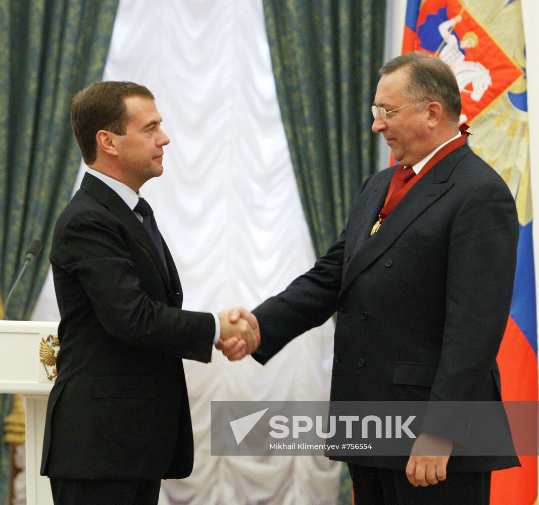 Dmitry Medvedev presents state awards to Russian citizens