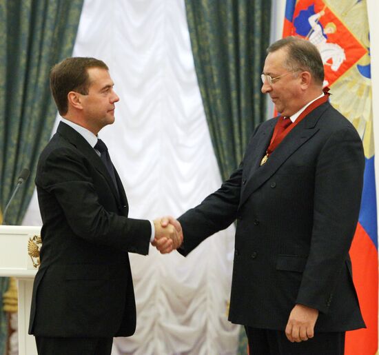 Dmitry Medvedev presents state awards to Russian citizens