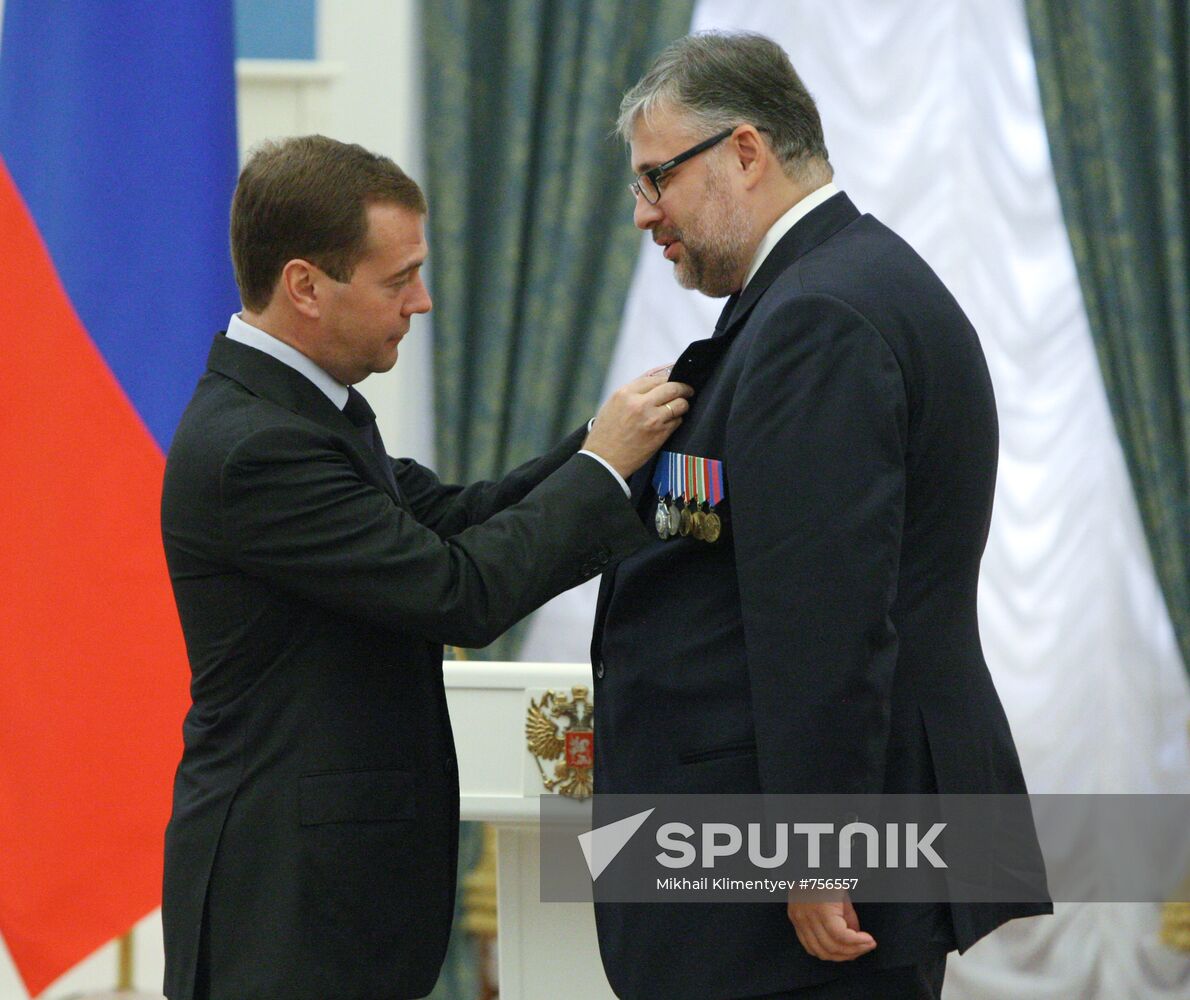 Dmitry Medvedev gives high state awards