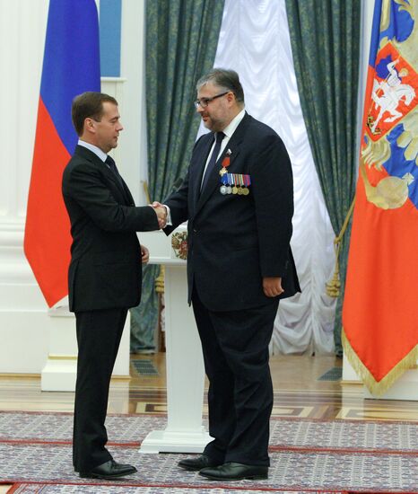 Dmitry Medvedev gives high state awards