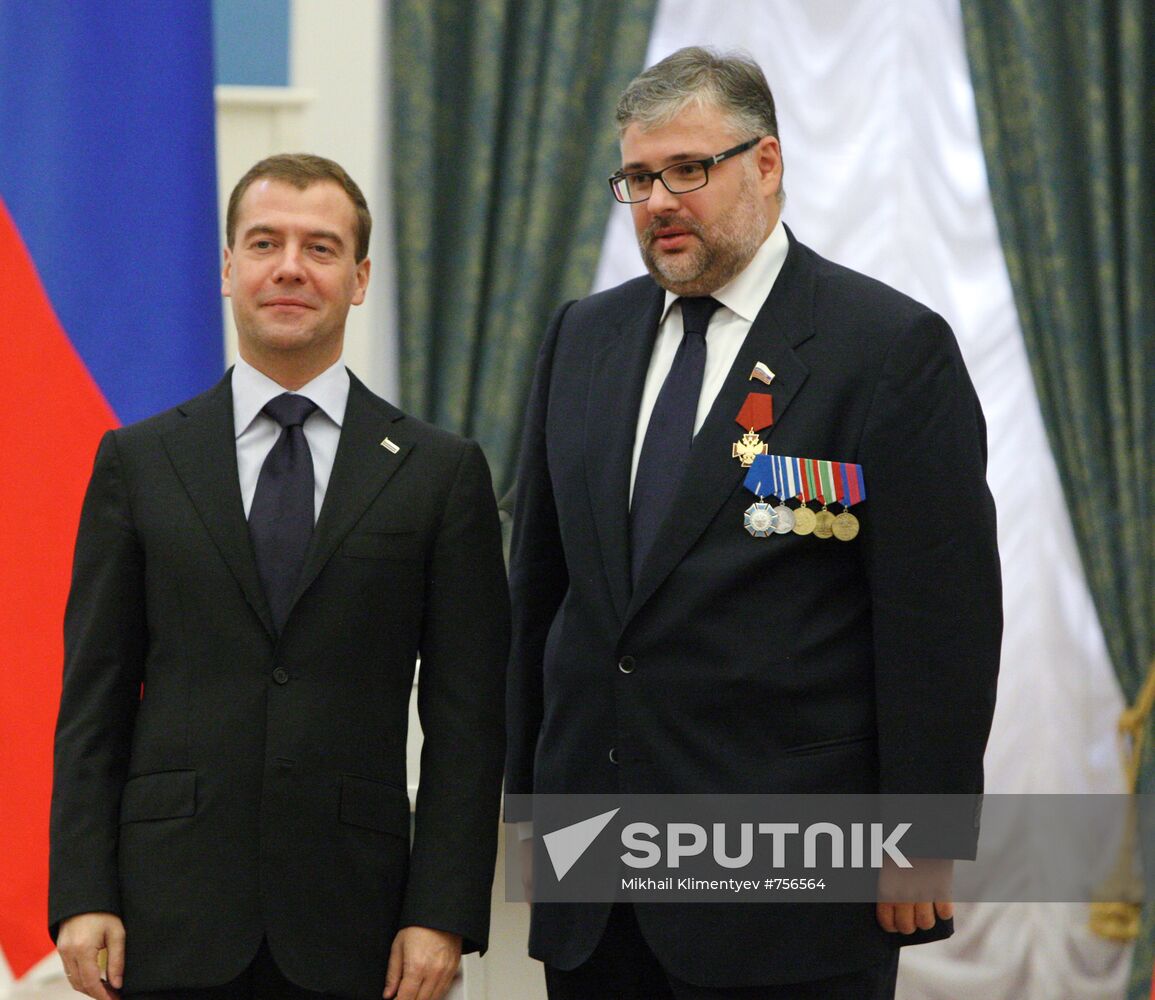 Dmitry Medvedev gives high state awards