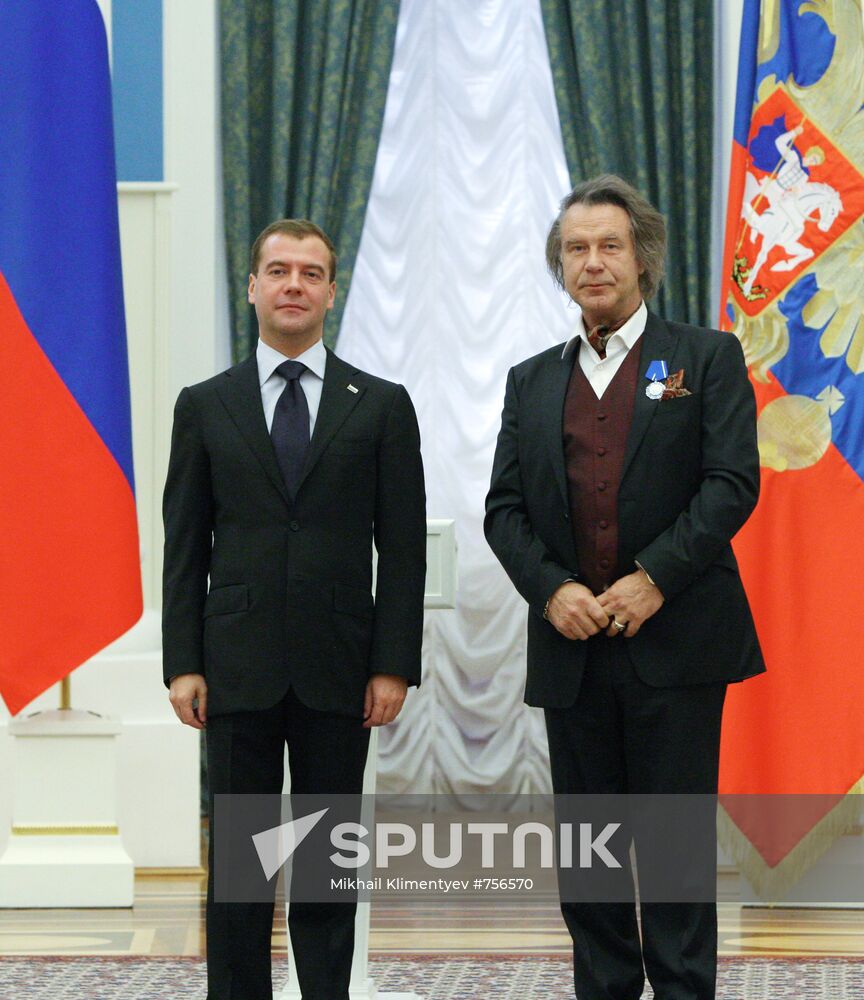 Dmitry Medvedev gives high state awards
