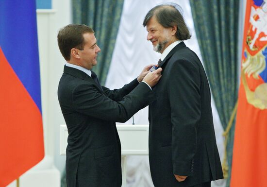 Dmitry Medvedev gives high state awards