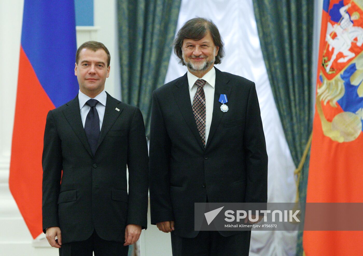 Dmitry Medvedev gives high state awards