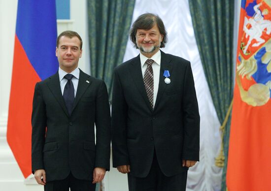 Dmitry Medvedev gives high state awards