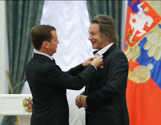 Dmitry Medvedev gives high state awards