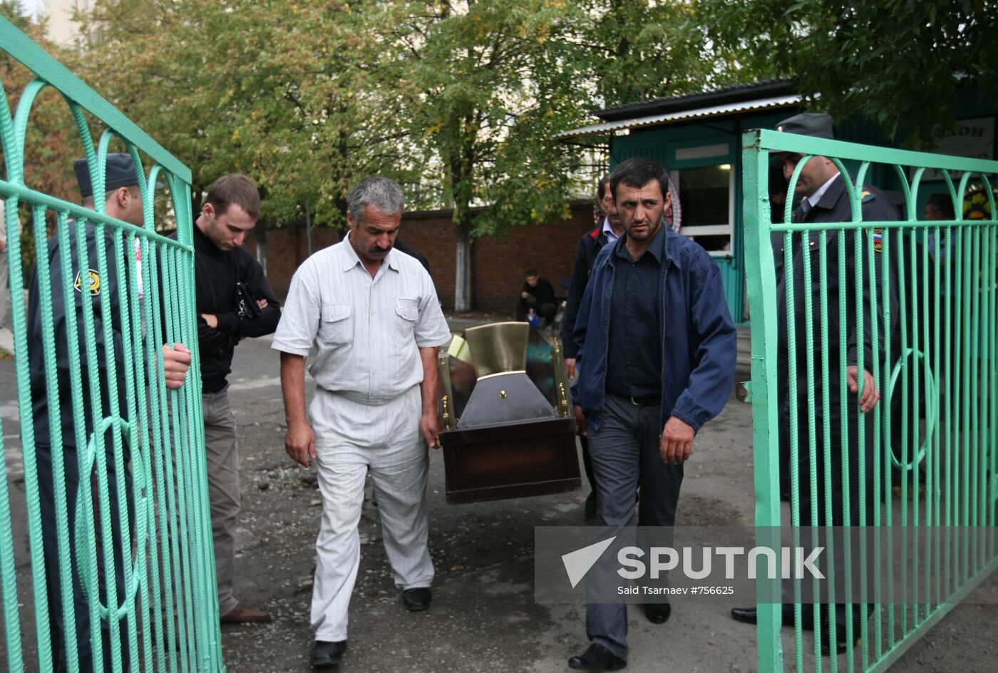 Relatives of those suffered from blow in Vladikavkaz