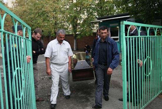 Relatives of those suffered from blow in Vladikavkaz