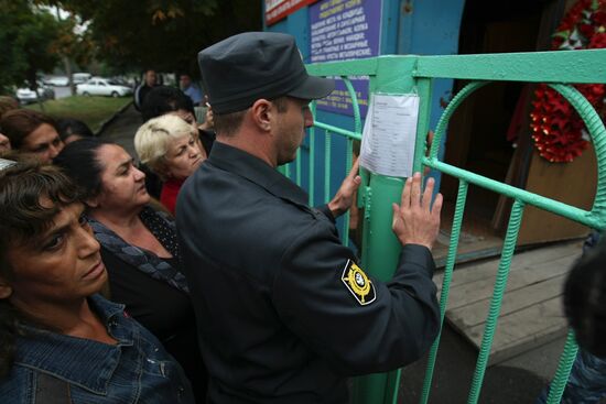 Relatives of those suffered from blow in Vladikavkaz