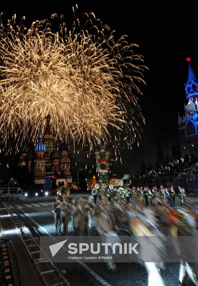 Closing ceremony of Spasskaya Tower festival of military bands