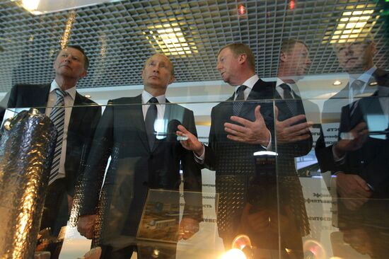 Vladimir Putin visits Rosnano State Corporation office