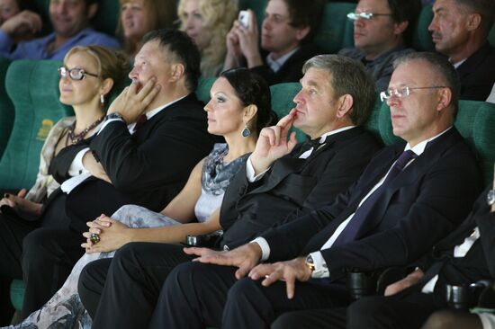 S. Stepanchenko, S. Darkin, L. Belobrova and V. Fetisov