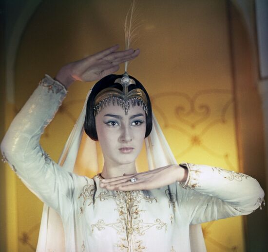 Dodo Chogovadze acts as princess Budur