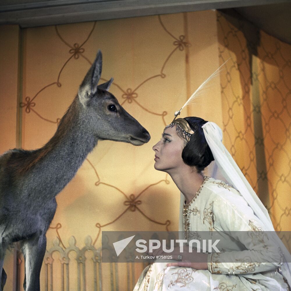 Dodo Chogovadze acts as princess Budur