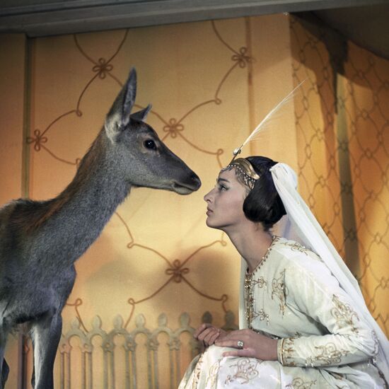 Dodo Chogovadze acts as princess Budur
