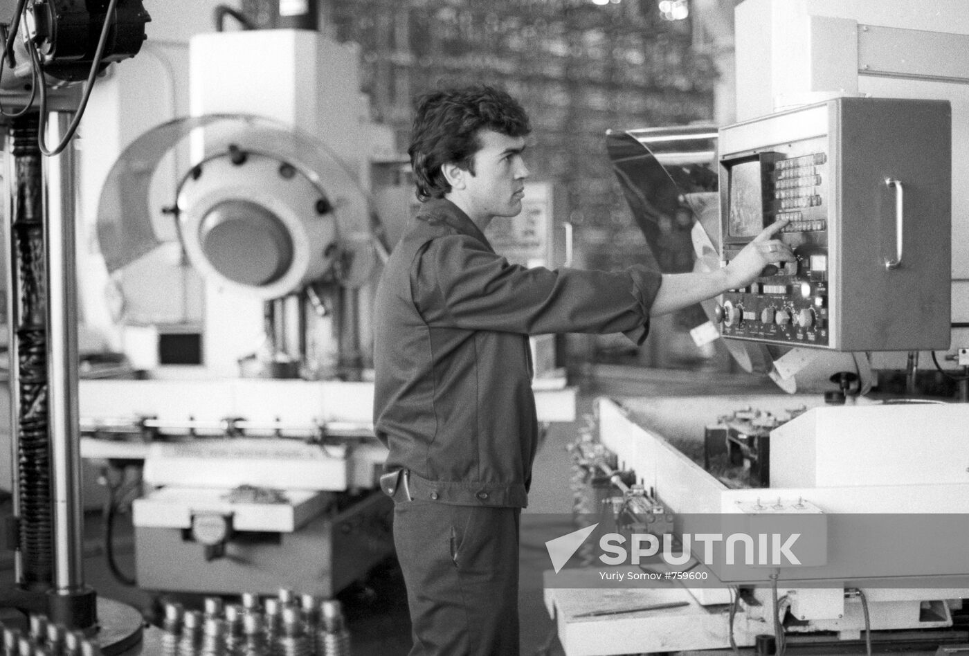 Flexible automated mechanical structure shop