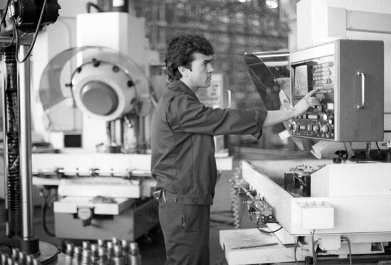 Flexible automated mechanical structure shop