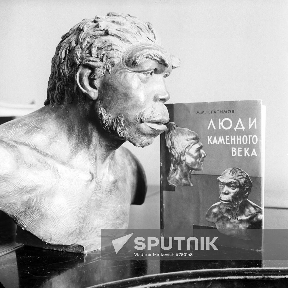 Sculptural portrait of a Neanderthal man