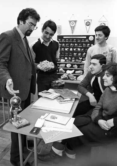 Class at young geologists' hobby group