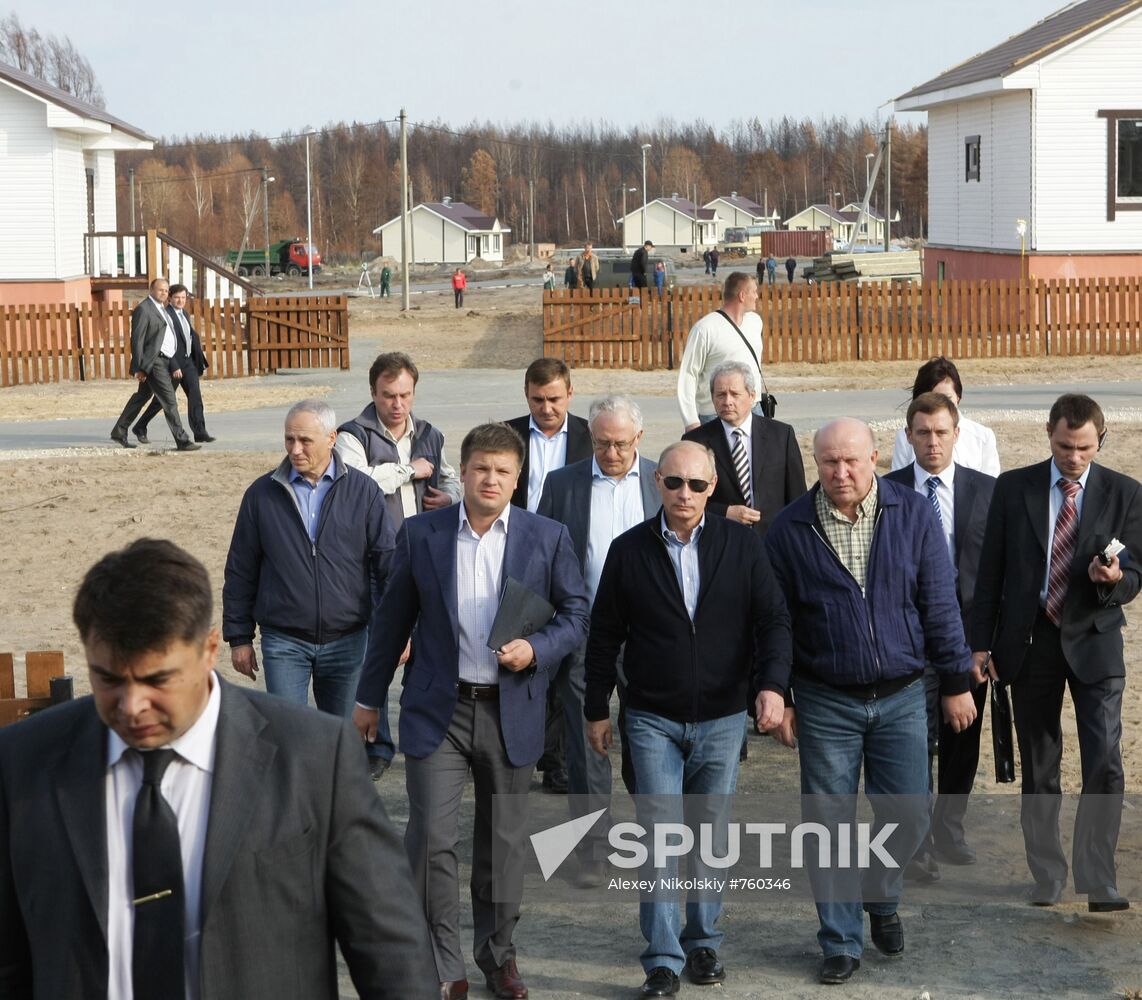 Vladimir Putin visits Verkhnyaya Vereya settlement