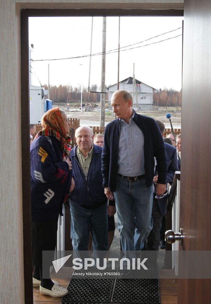Vladimir Putin visits Verkhnyaya Vereya settlement