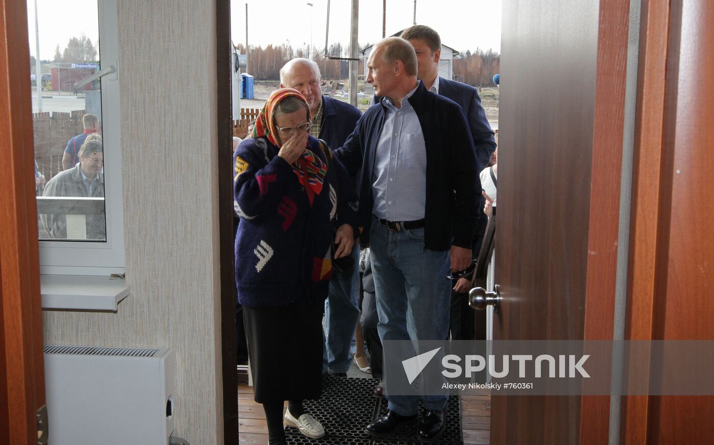 Vladimir Putin visits Verkhnyaya Vereya settlement