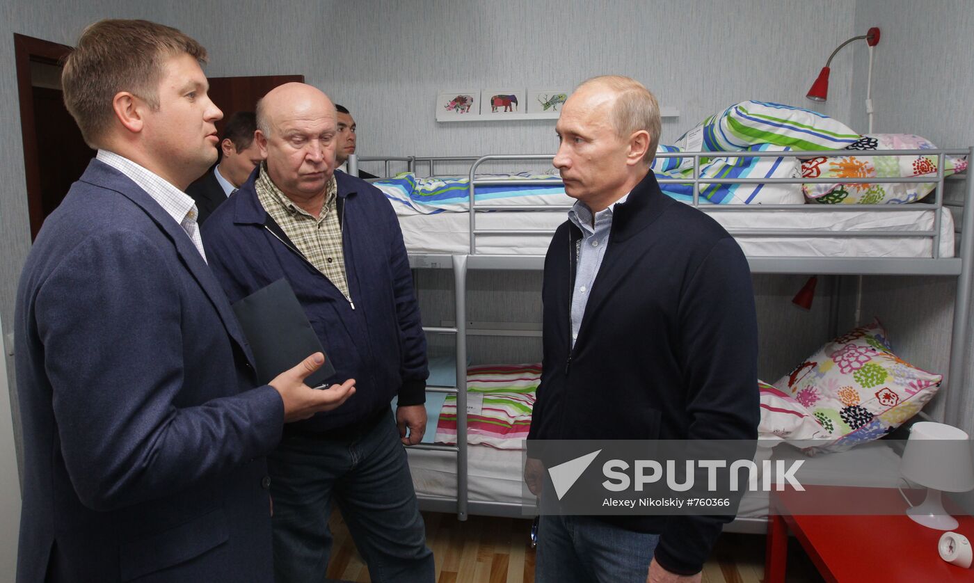 Vladimir Putin visits Verkhnyaya Vereya settlement