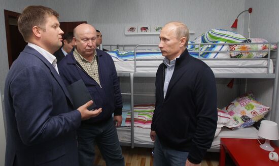 Vladimir Putin visits Verkhnyaya Vereya settlement