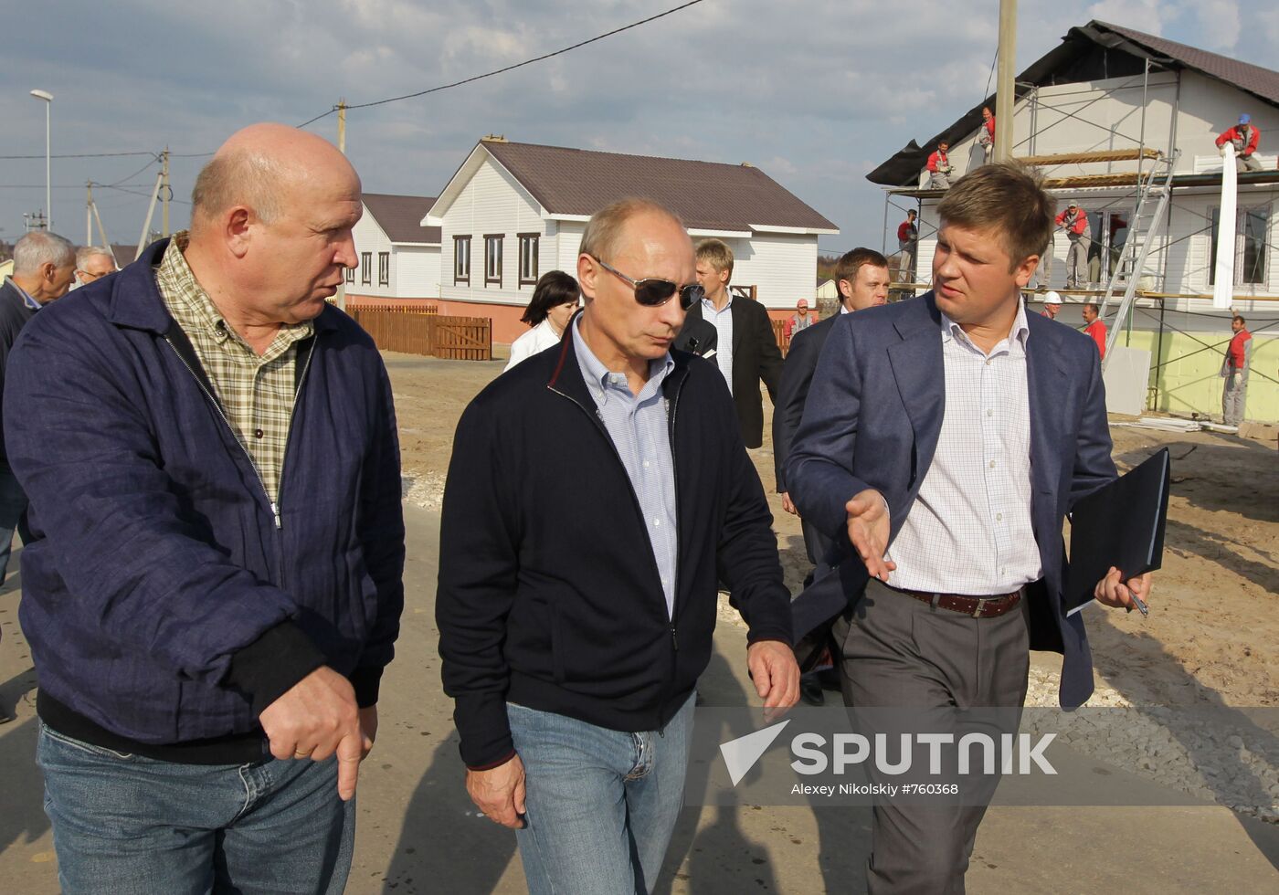 Vladimir Putin visits Verkhnyaya Vereya settlement