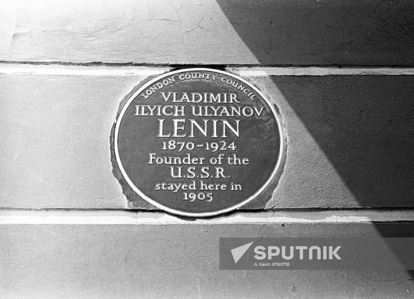 Memorial plate on dwelling house in London where V Lenin stayed